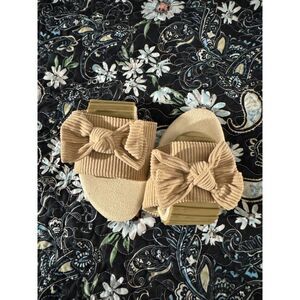 Rollasole Honey Foldable Slip-On Shoes Cream Velvet Bow Flats Size 7.5-8.5